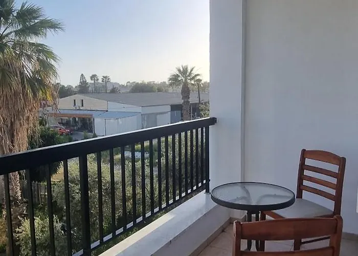 The Cozy In Апартаменти Ларнака