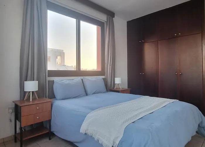 The Cozy In לרנקה